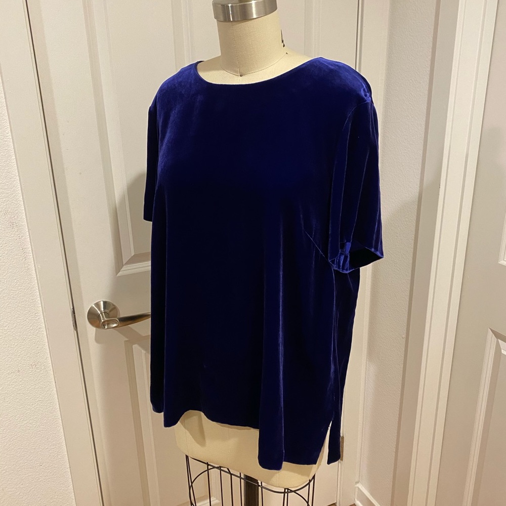 St. John Collection Velvet Top. Size M.